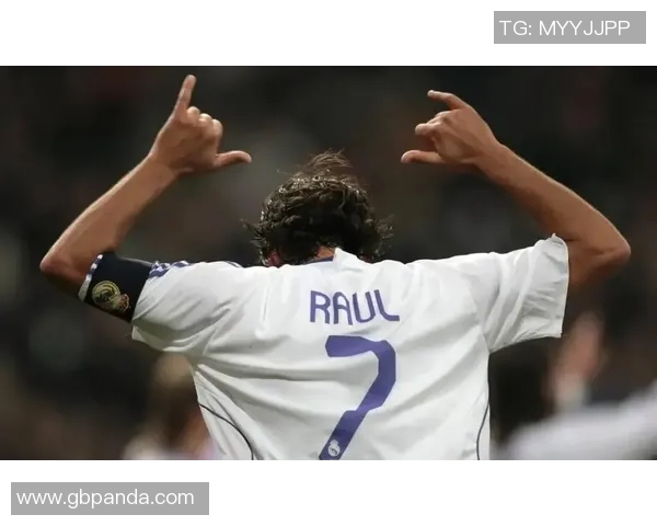 荷兰足球传奇劳尔的辉煌生涯与足球世界的影响力解析