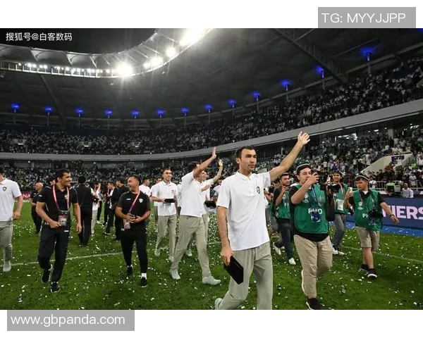 从绿茵场到新舞台那些成功转行的足球明星故事