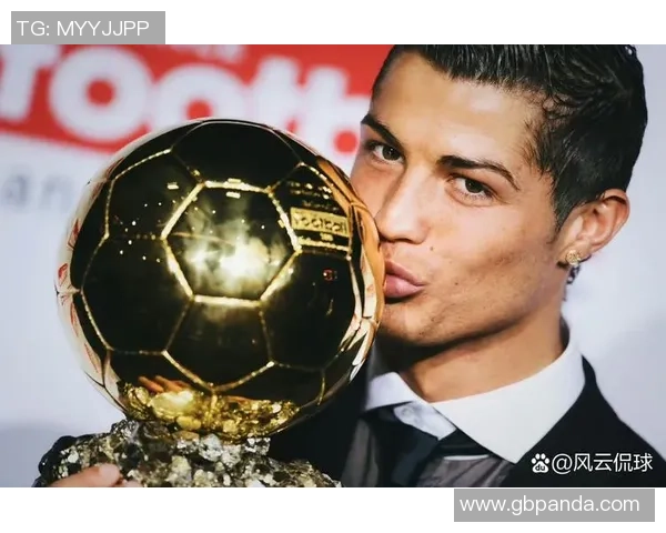 全球足球帅哥图集：最具魅力的球星风采与场上风云瞬间揭秘