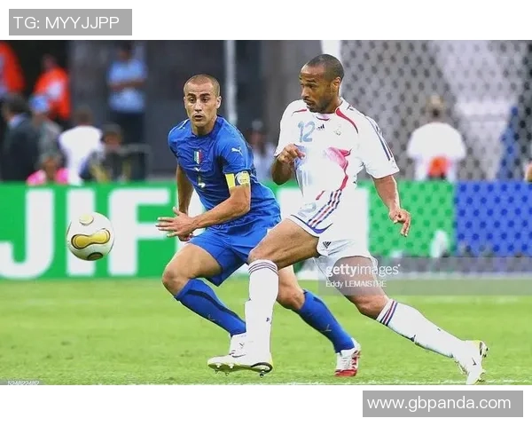 法国足球队7号球星风采:突破与荣耀交织的传奇之路 法国足球队7号球星风采:突破与荣耀交织的传奇之路